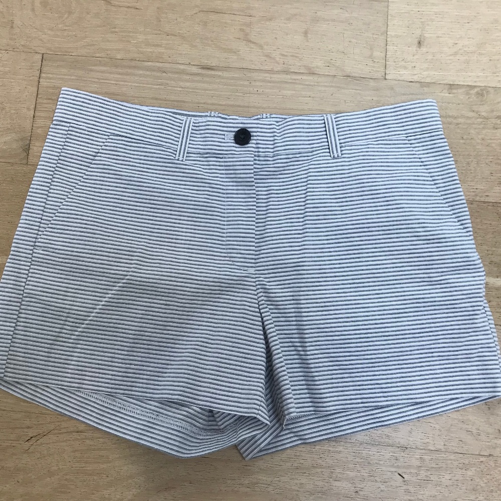 GREY/WHITE MID-RISE MINI SHORTS